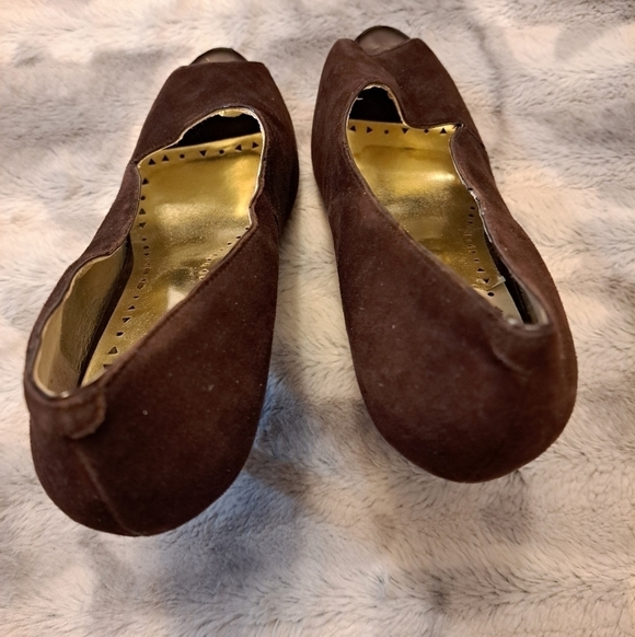 BCBG Brown Suede Heels With Open Toe - Picture 3 of 9